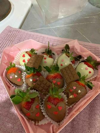 Принимаю заказы 24/7 клубника в шоколаде и Финики , банан , Гранат