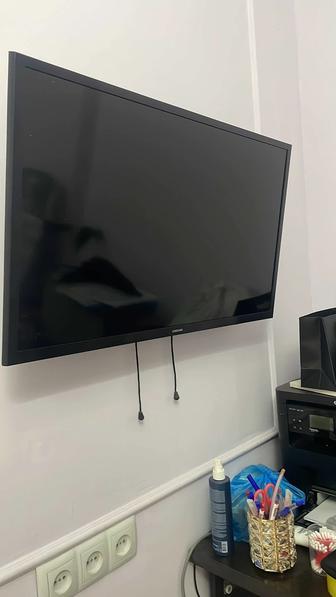 Тв сатамын.Samsung.Көшіп жүріп пультін,шнурын жоғалттым.Сол үшін арзан.