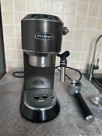 Продам кофе машинку Delonghi