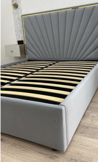 Продам кровать двуспальная с матрасом в очень хорошем состоянии