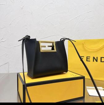 Продам сумку FENDI