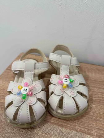 Сандалики для девочек