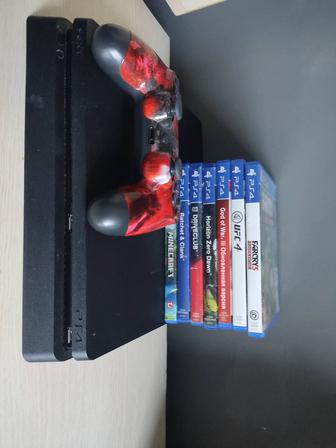 PlayStation 4 Slim с джойстиком и 7 Дисками в Коробке