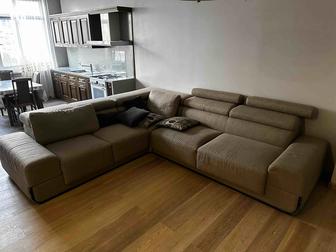 Диван угловой в хорошем состоянии