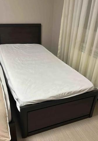 Продам кровать с матрасами 90-200
Хорошее состояние, прочная, удобная.