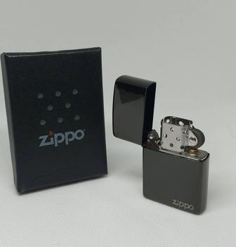 Зажигалка зиппо на подарок. Мужской подарок zippo. Бензиновая зажигалка зип