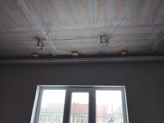 Установка межкомнатных дверей. И натяжные потолки