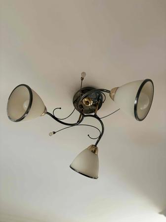 Продам люстру