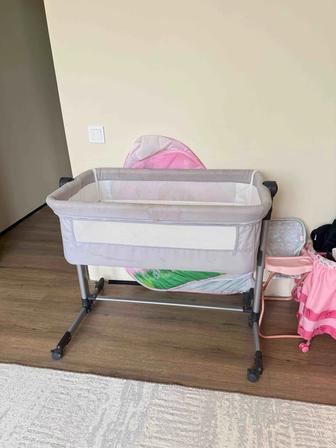 Продам детскую кроватку на роликах