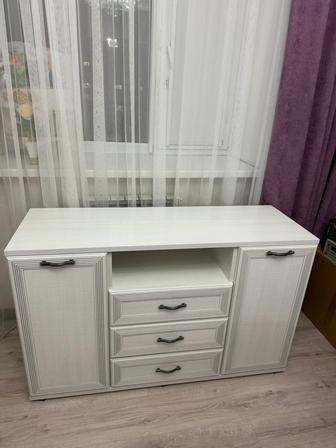 Продается светлая тумба под ТВ