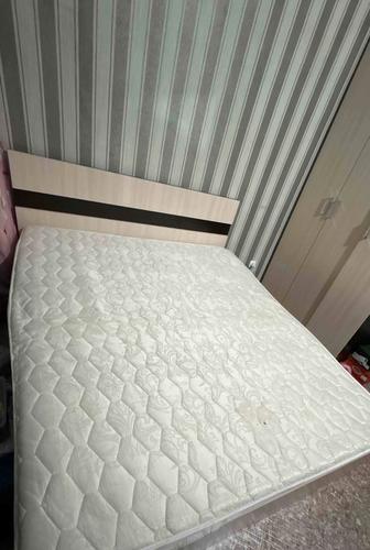 Кровать с матрасом