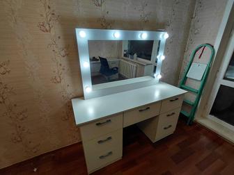 Продам стол, комод, дамский столик в идеальном состоянии с подсветкой