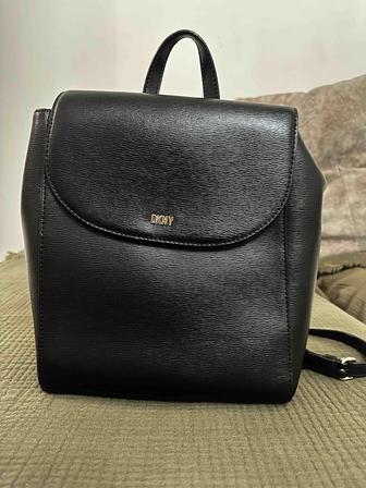 Мини-рюкзак DKNY из натуральной телячьей кожи