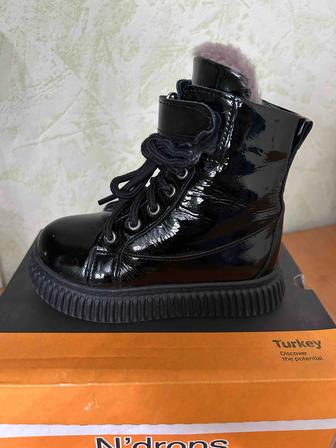 Продаются детские ботинки ортопедические для девочки