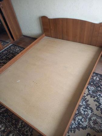продам кровать с матрасом