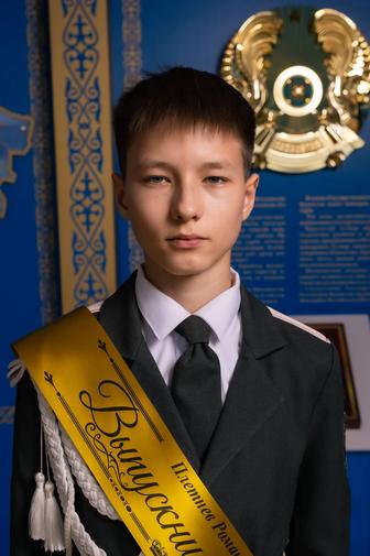 Официант / официантка