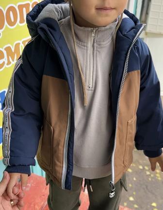 Продам куртку детскую 92 см