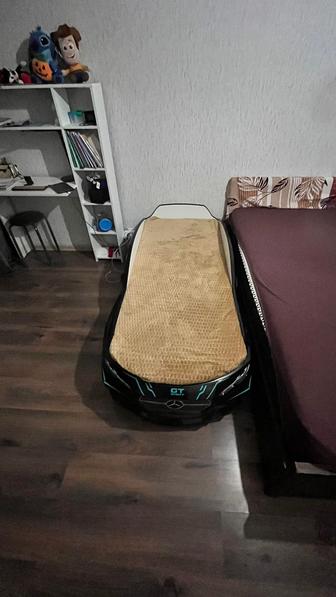 Детская кровать машинка