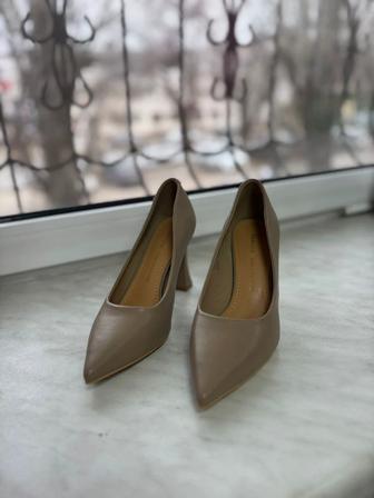 Продам туфли лодочки 35 размер