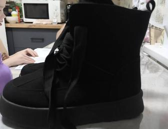 Продам зимние ботинки