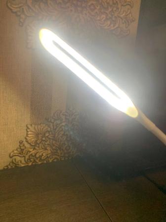 Продам настольную лампу