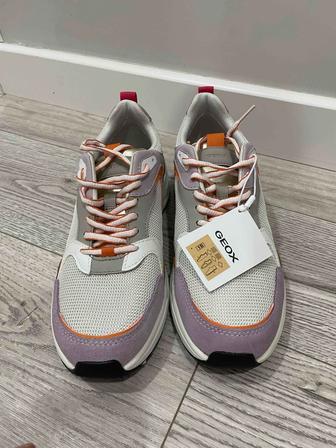 Новые женские кроссовки geox, 37р.