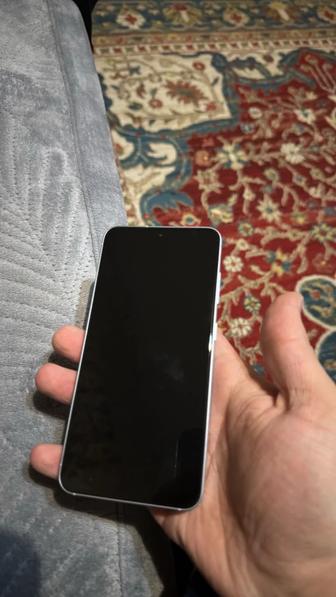 Продам Самсунг S25 абсолютно новый!