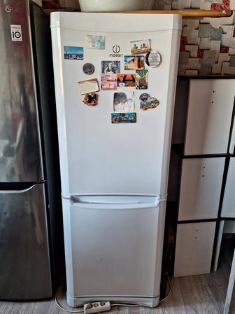 Холодильник Indesit