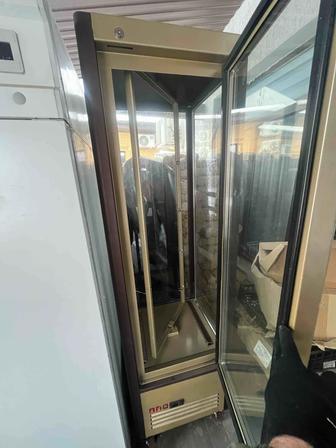 Холодильники и витрины