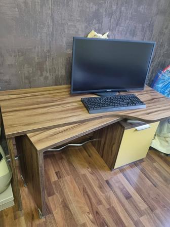 Стол компьютерный