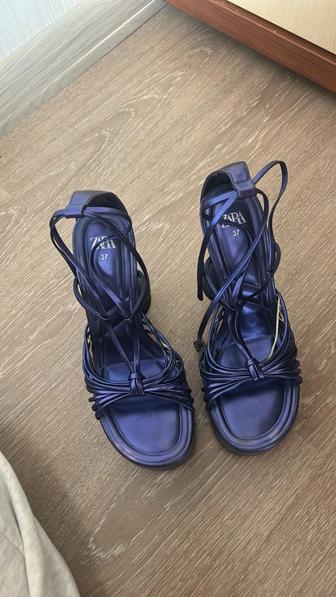 Босоножки Zara