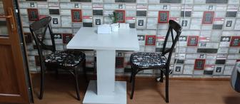 Стол и стулья