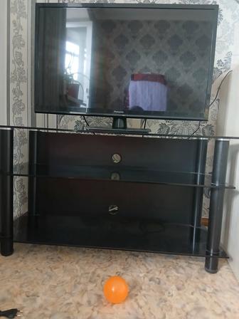 Телевизор Панасоник с подставкой б/у, состояние хорошее