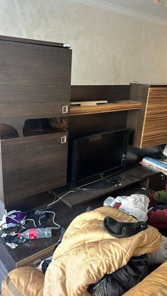 Отдам даром двухспальную кровать горку кресло