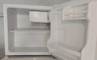 Продам холодильник офисный