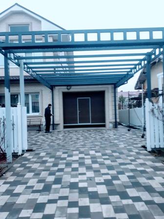Изготовление и монтаж навесов от непогоды для коттеджей