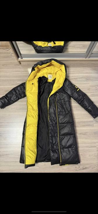 Продам куртку женскую