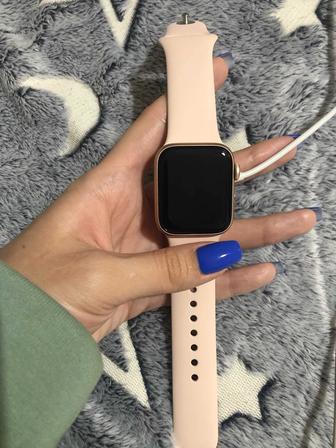 Apple Watch se розового цвета