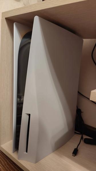 Игровая приставка Playstation 5.
