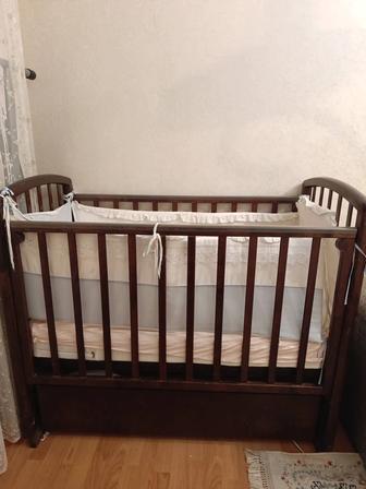 Продам детскую кроватку