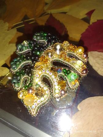 Броши ручной работы.