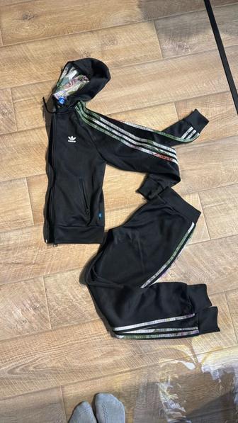 Спортивный костюм адидас