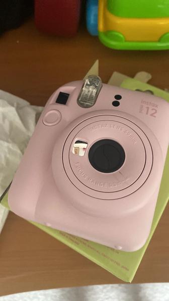 Продаю instax mini 12 в отличном состоянии!