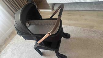 Продам коляску 3 /1 Kidilo. Черная, в идеальном состоянии.