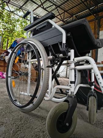 Продам инвалидную коляску