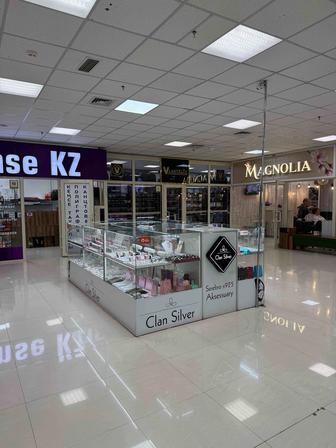 Торговый остров 6 м / стеклянные витрины / ТРЦ Таир