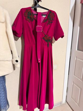 Платье бархатное розовое