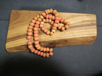 Редкие антикварные бусы из бакелита