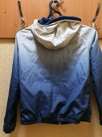 Продаётся куртка ветровка