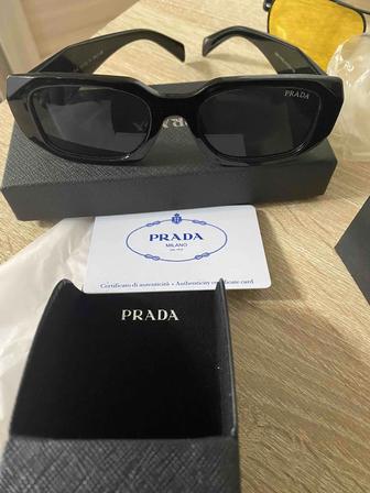 Очки солнцезащитные Prada